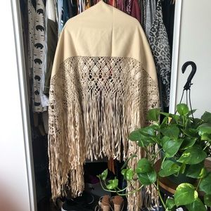 ✨Tasseled shawl✨